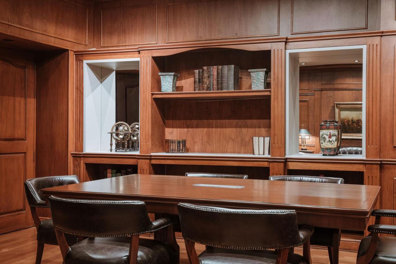 Hotel Park10 Меделин Екстериор снимка The boardroom of the 1900–1910 building