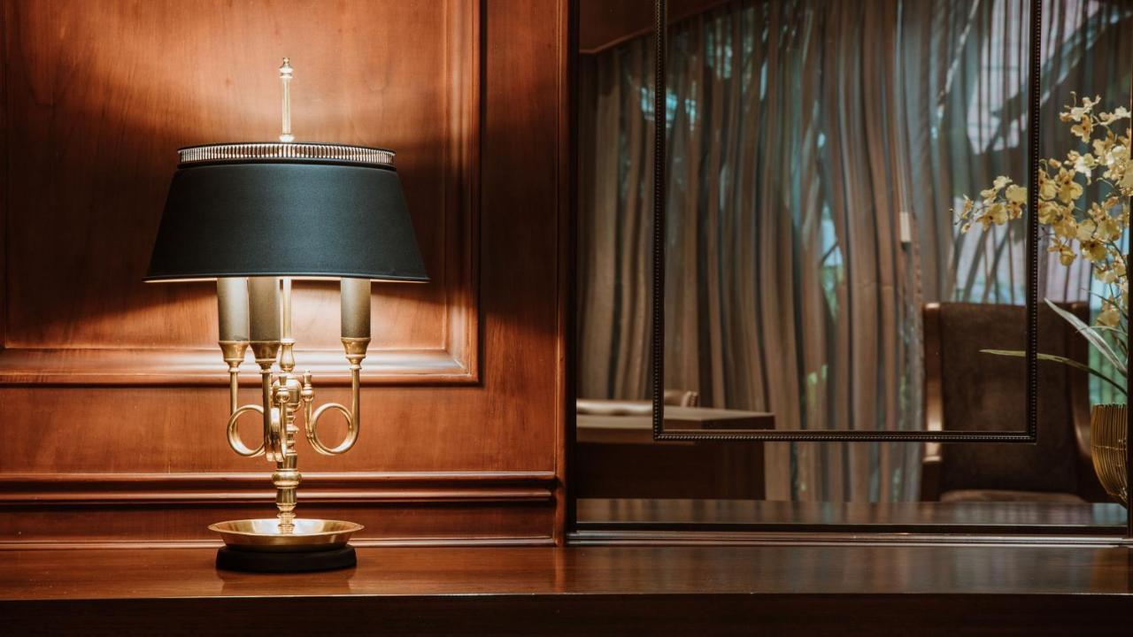 Hotel Park10 Меделин Екстериор снимка A table lamp