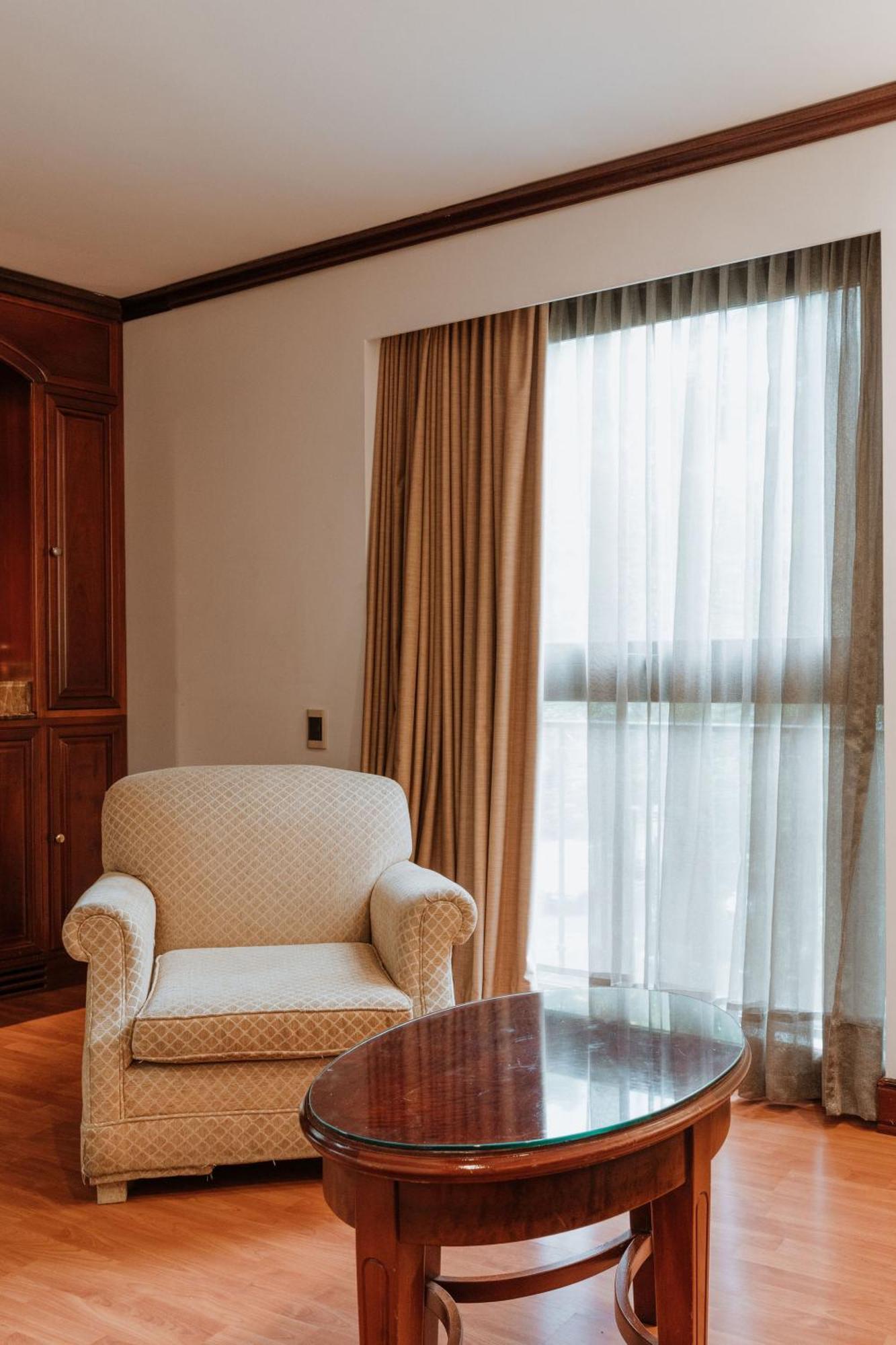 Hotel Park10 Меделин Екстериор снимка Curtains